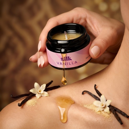 VELA DE MASSAGEM SILK COM FEROMONAS E AROMA A BAUNILHA 20ML CRUSHIOUS